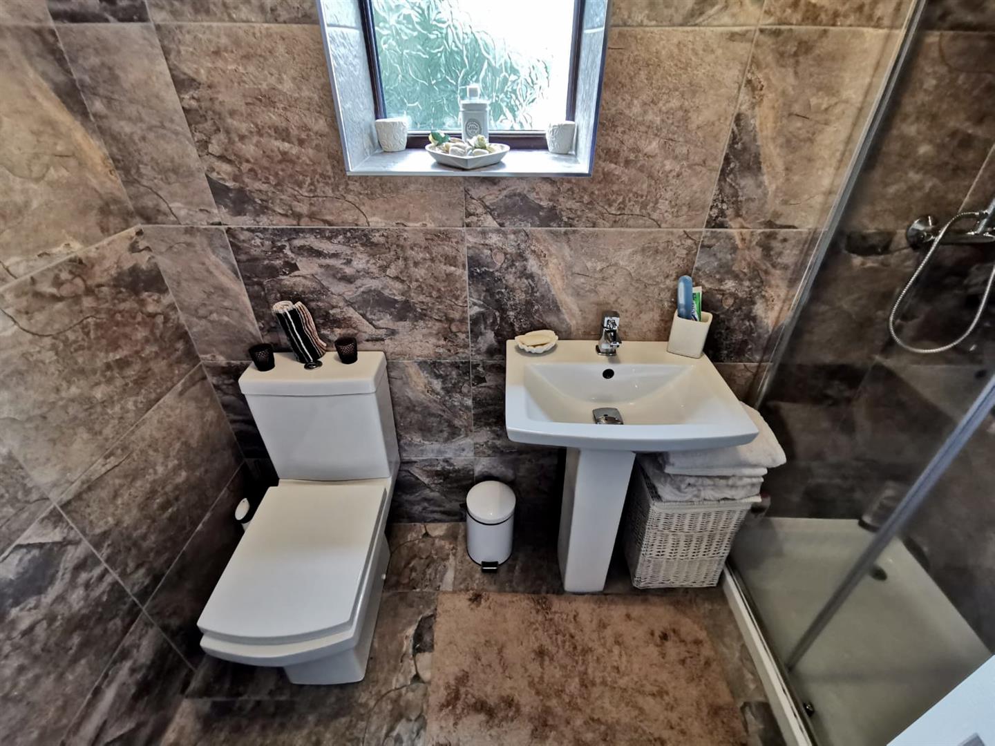 SHOWER ROOM